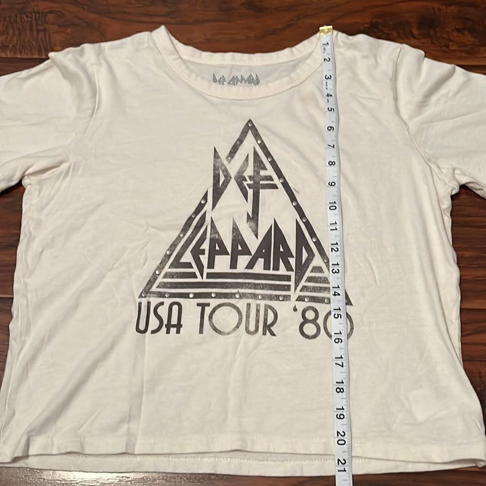 Def Leppard Sheer Studded Off White Graphic Shirt - Picture 6 of 9